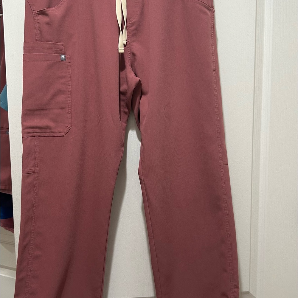 Figs Women Kade Cargo Scrub pants